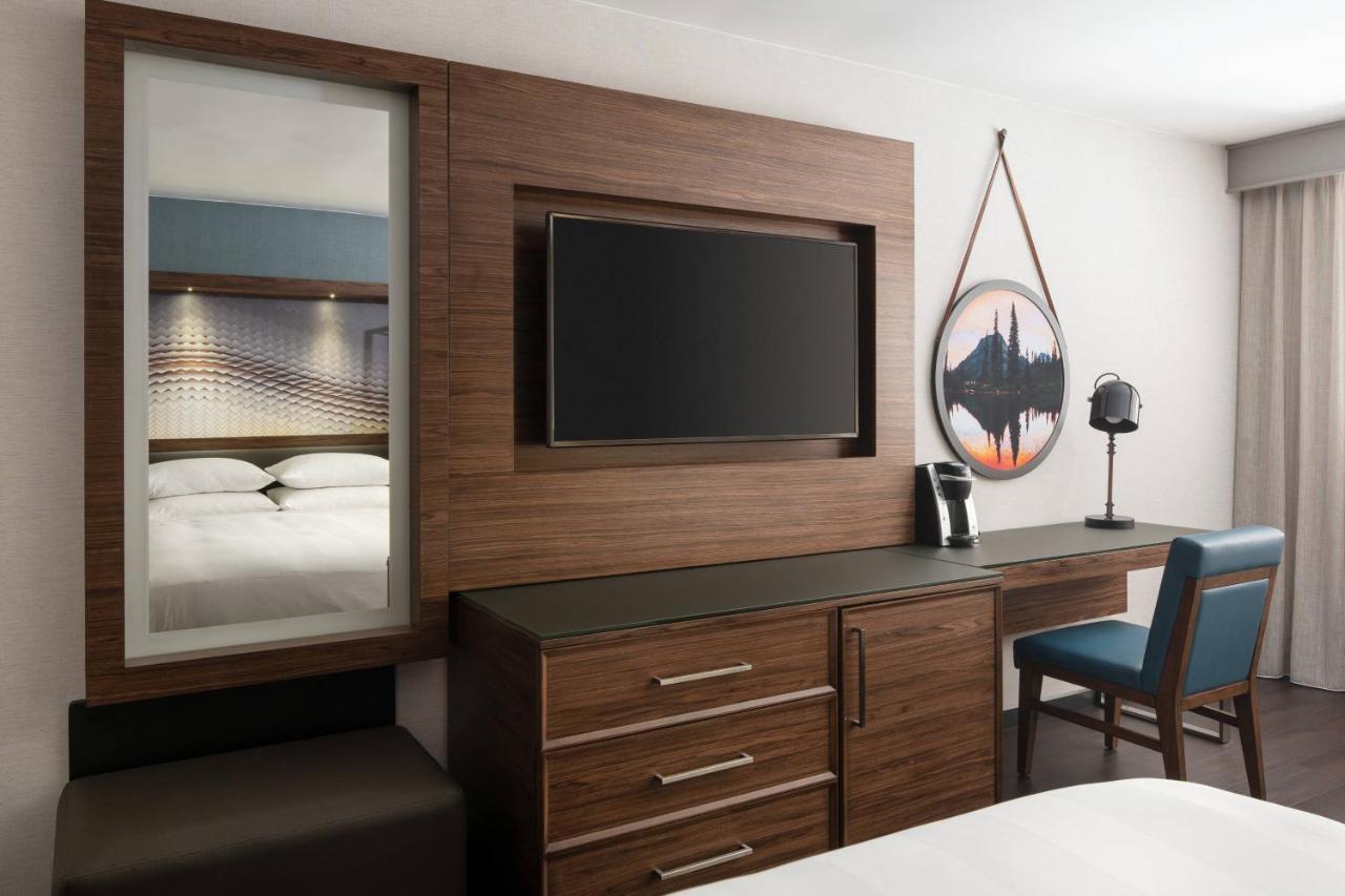Отель Seattle Airport Marriott Ситак Экстерьер фото